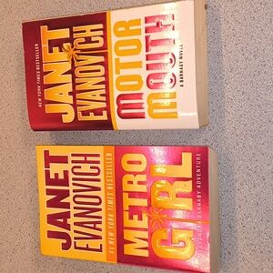 Janet Evanovich Metro Girl & Motor Mouth Books a Set Of 2